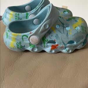 Blue Water Shoes with Ventilation and Artistic Design